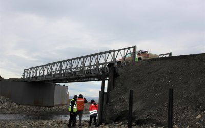 Seremi MOP visita junto a residentes avance de anhelado Puente sobre Río Caleta