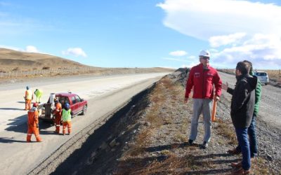 Anuncian continuidad de pavimentación desde Cerro Castillo hacia el Parque Nacional Torres del Paine