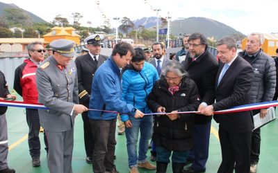 Subsecretario inaugura barcaza utilizada en construcción de camino Vicuña Yendegaia