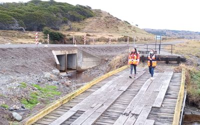 ​Seremi MOP inspecciona camino hacia Punta Prat y anuncia proyecto para mejorar vía y reemplazar puentes