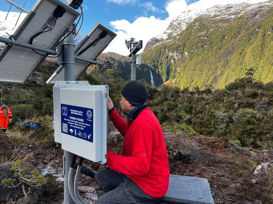 Dirección General de Aguas del MOP instala dos nuevas estaciones glaciológicas en la Región de Magallanes y de la Antártica Chilena