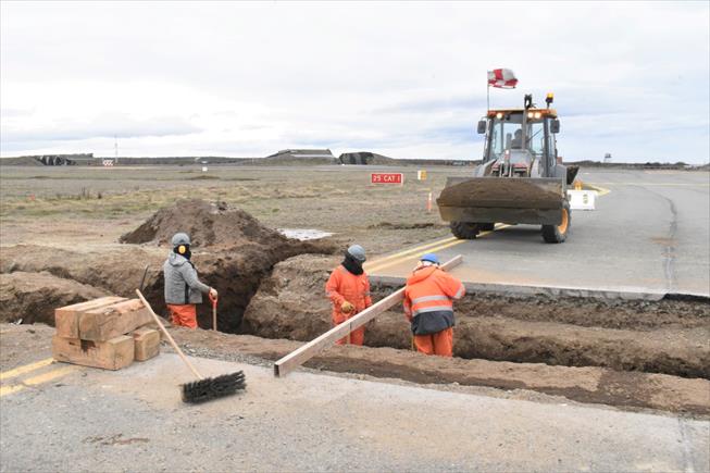 Realizan visita a obras de mejoramiento del aeropuerto de Punta Arenas enmarcadas en el convenio de programación MOP-GORE