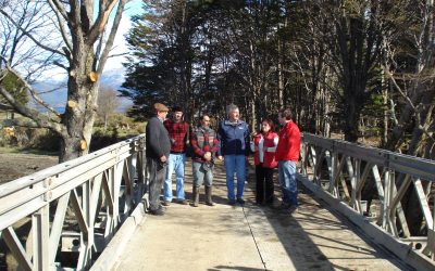 MOP entrega puente mecano a familias de Seno Obstrucción