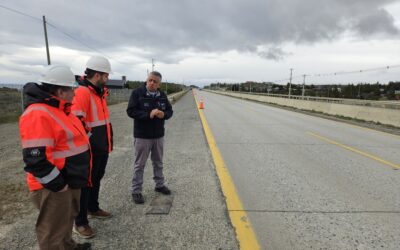 MOP instala tachas reflectantes camino al aeropuerto de Punta Arenas para reforzar la seguridad vial