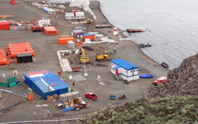Buque Sargento Aldea recala en Magallanes para cargar materiales claves para iniciar construcción de muelle antártico ejecutado por la DOP