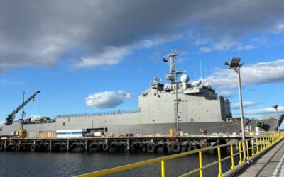 Buque Sargento Aldea recala en Magallanes para cargar materiales claves para iniciar construcción de muelle antártico ejecutado por la DOP