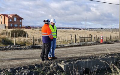 Inspeccionan trabajos de mejoramiento en caminos de Huertos Familiares de Puerto Natales