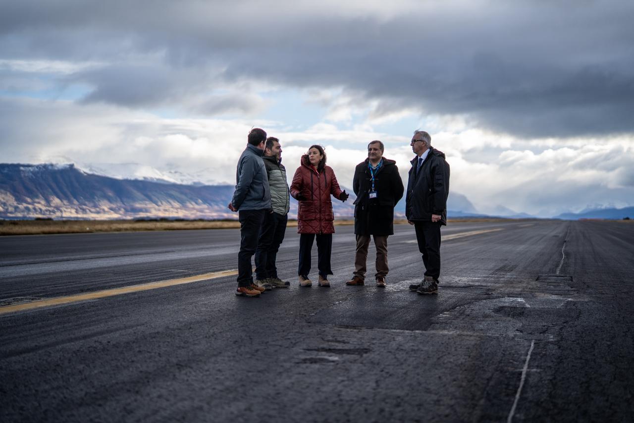 MOP ANUNCIA PLAN ESTRATÉGICO DE CONSERVACIÓN PARA LA PISTA DEL AERÓDROMO DE PUERTO NATALES: SISTEMA DE TURNOS EVITARÁ EL CIERRE TOTAL Y RESGUARDARÁ LA ECONOMÍA LOCAL
